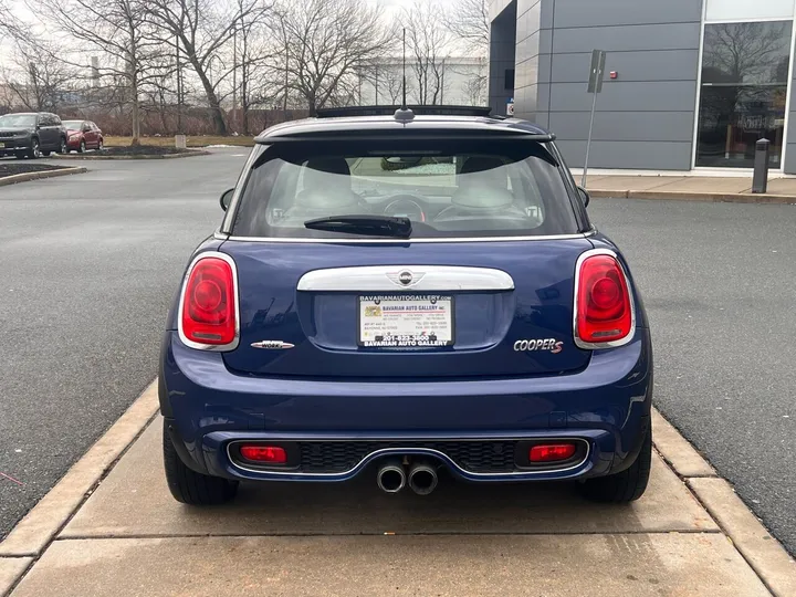 Blue, 2014 MINI Hardtop Image 4