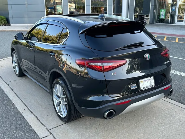 Black, 2018 Alfa Romeo Stelvio Image 12