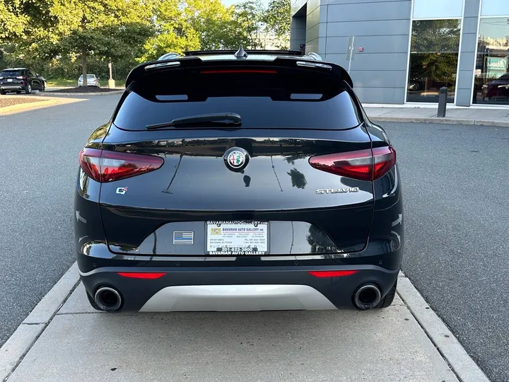 Black, 2018 Alfa Romeo Stelvio Image 4