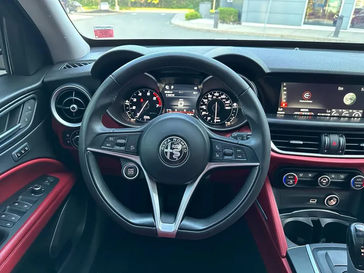 Black, 2018 Alfa Romeo Stelvio Image 28