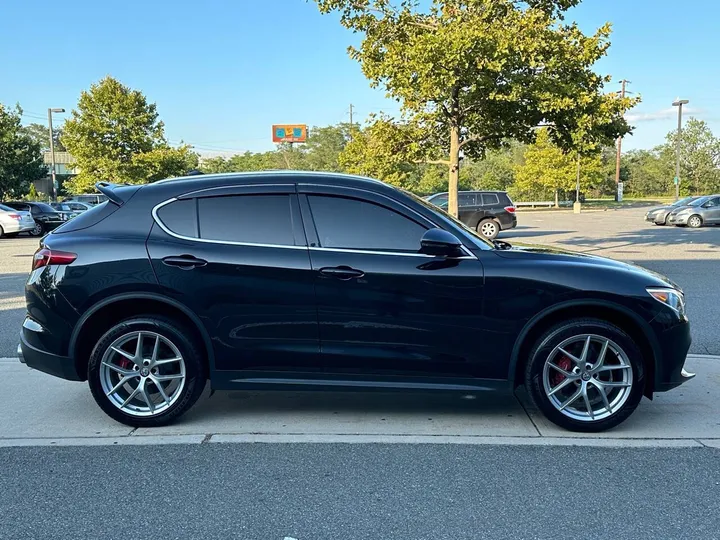 Black, 2018 Alfa Romeo Stelvio Image 7