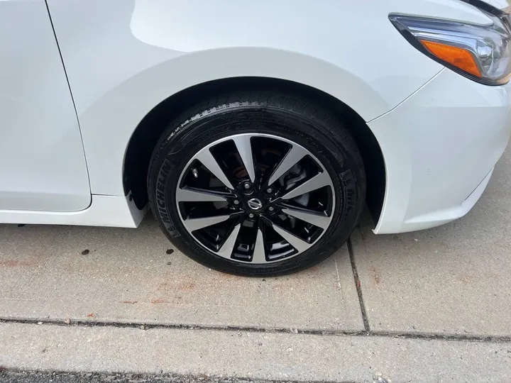 White, 2018 Nissan Altima Image 31