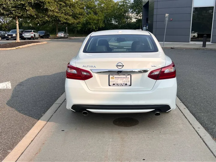 White, 2018 Nissan Altima Image 4