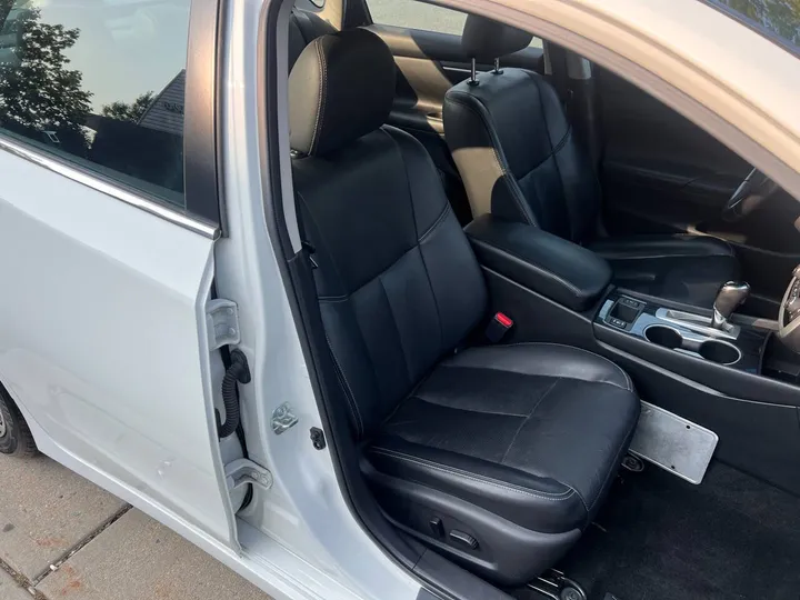 White, 2018 Nissan Altima Image 17