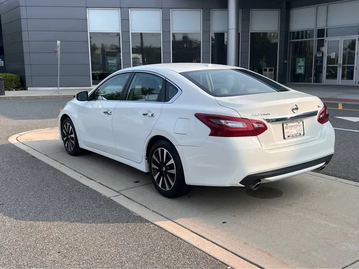 White, 2018 Nissan Altima Image 3