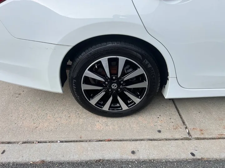 White, 2018 Nissan Altima Image 30