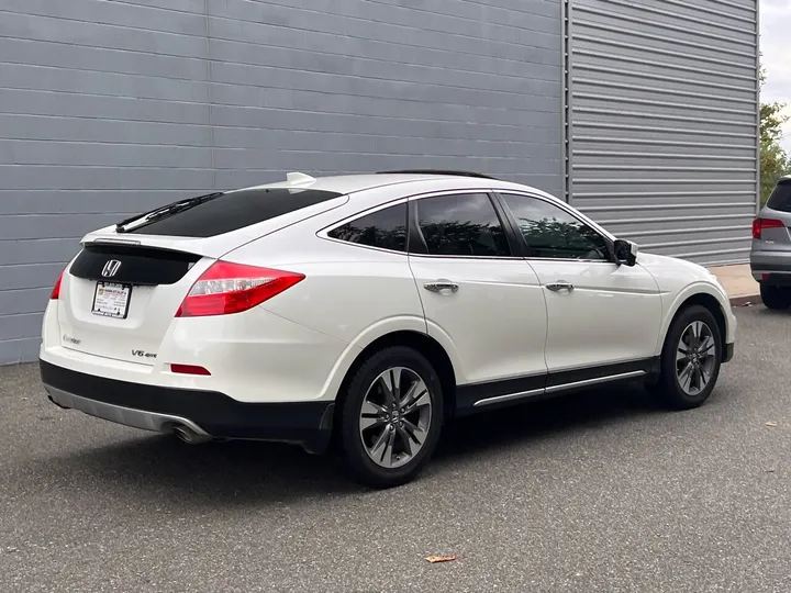 White, 2014 Honda Crosstour Image 12