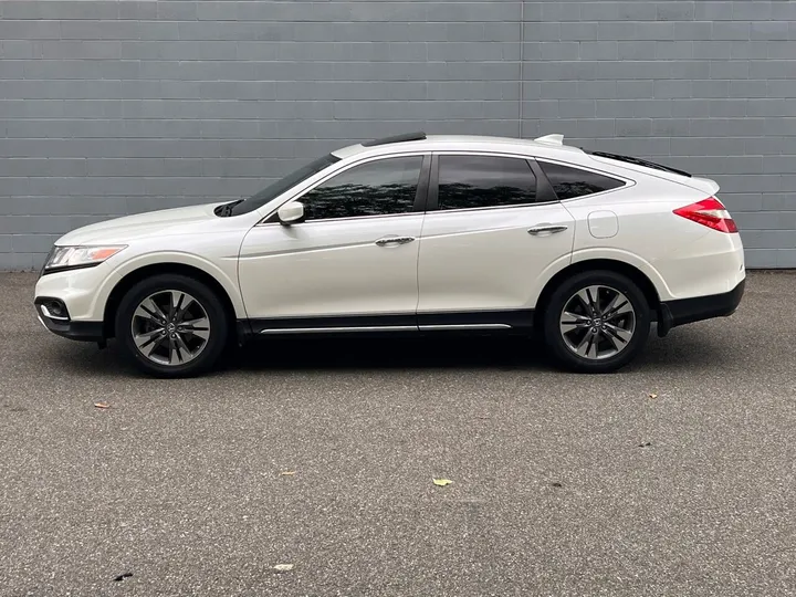 White, 2014 Honda Crosstour Image 2