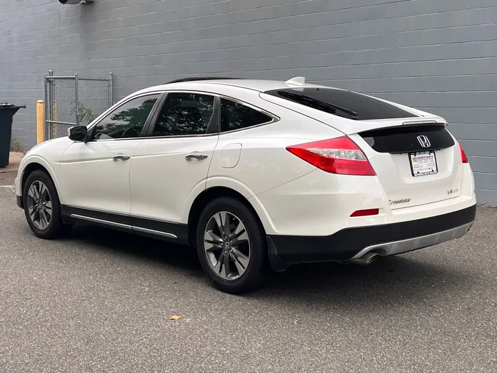 White, 2014 Honda Crosstour Image 10