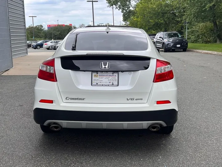 White, 2014 Honda Crosstour Image 13