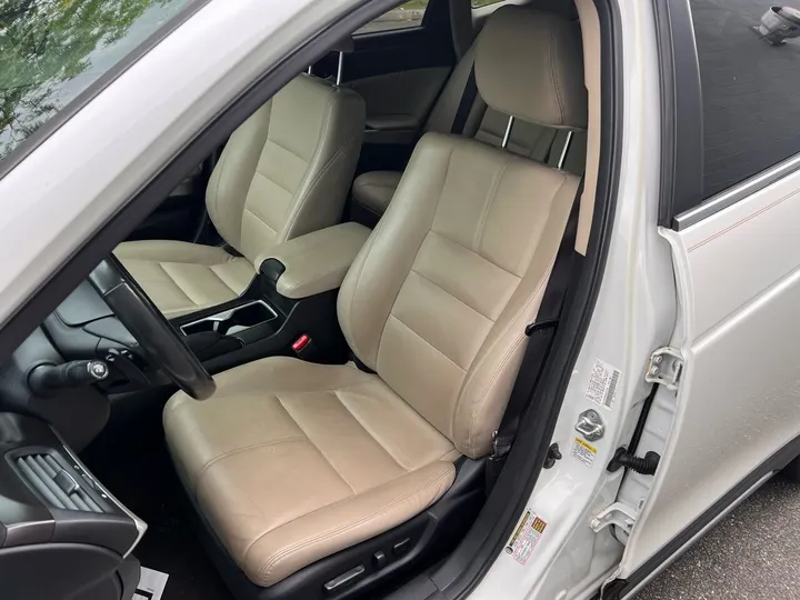 White, 2014 Honda Crosstour Image 18