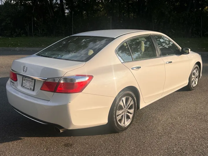 White, 2015 Honda Accord Image 5