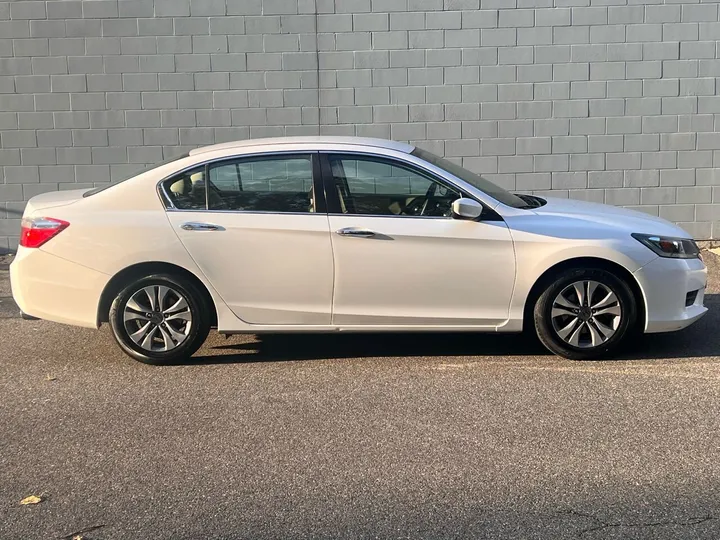 White, 2015 Honda Accord Image 7