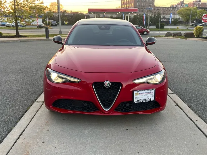 Red, 2018 Alfa Romeo Giulia Image 8