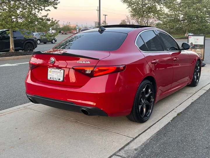 Red, 2018 Alfa Romeo Giulia Image 5