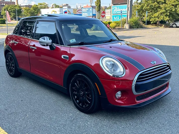 Burgundy, 2017 MINI Hardtop 4 Door Image 7