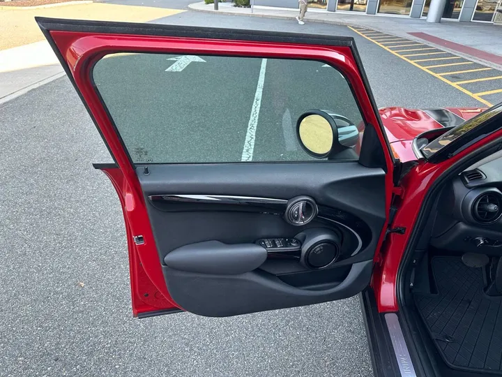 Burgundy, 2017 MINI Hardtop 4 Door Image 11