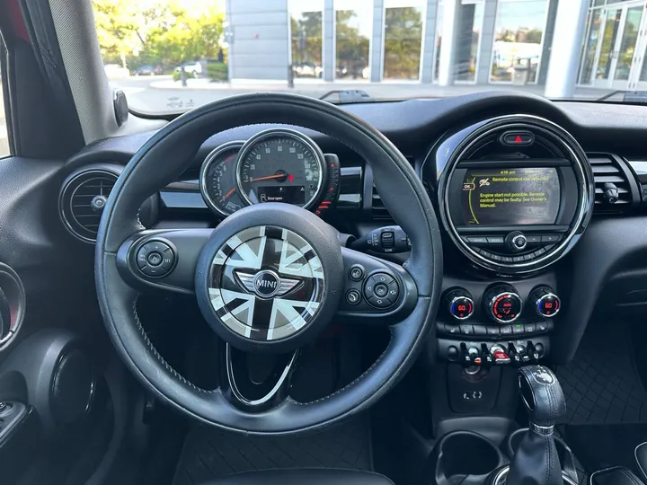 Burgundy, 2017 MINI Hardtop 4 Door Image 24