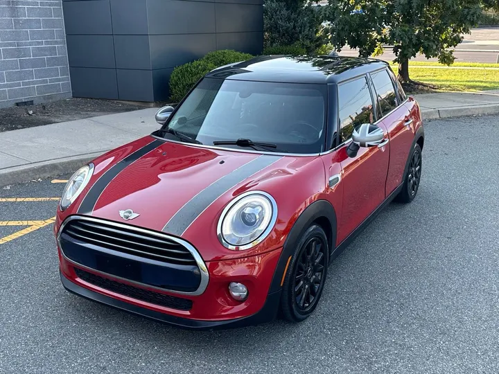 Burgundy, 2017 MINI Hardtop 4 Door Image 9