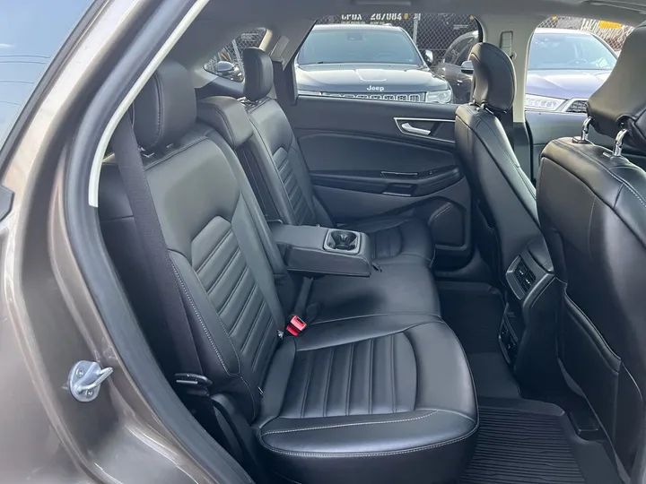 Brown, 2019 Ford Edge Image 22