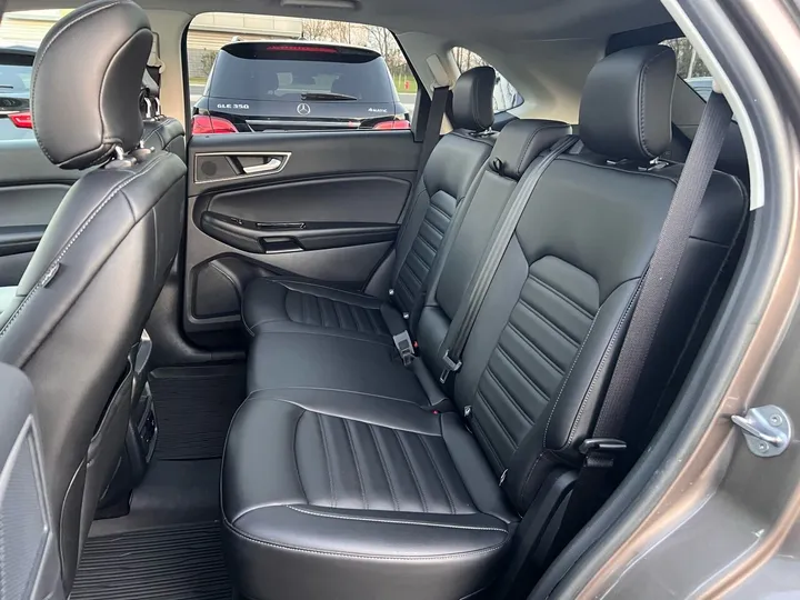Brown, 2019 Ford Edge Image 17