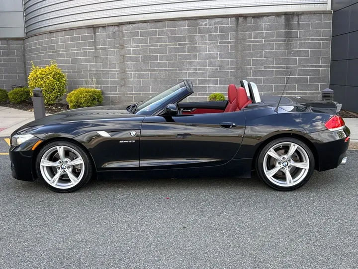 Black, 2011 BMW Z4 Image 47