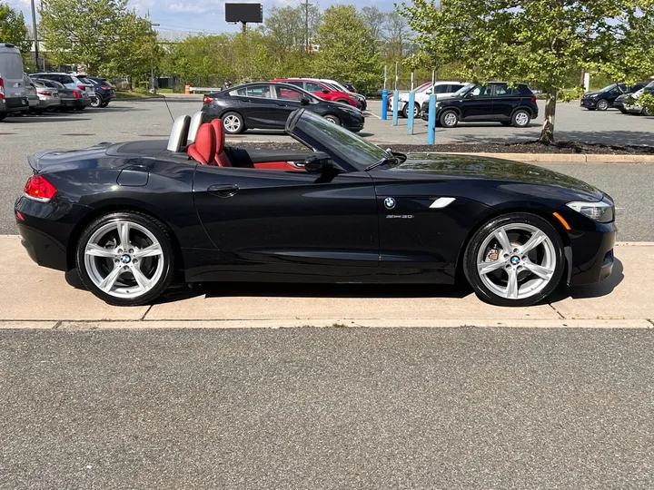 Black, 2011 BMW Z4 Image 15