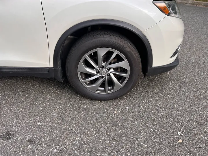 White, 2015 Nissan Rogue Image 43