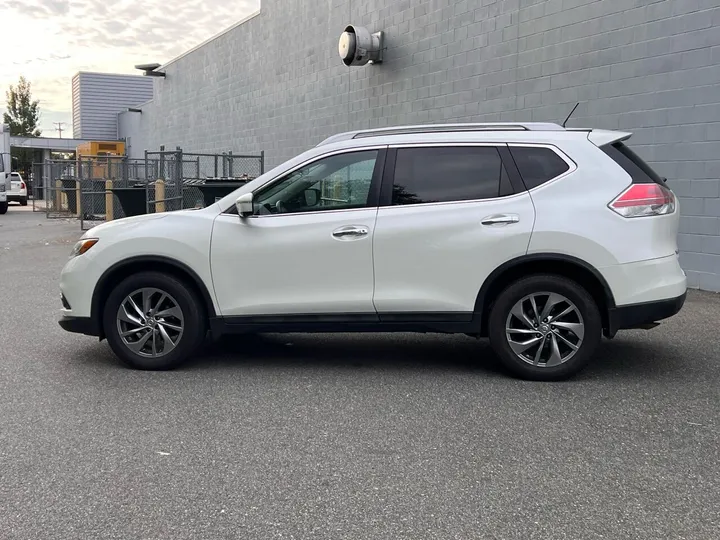 White, 2015 Nissan Rogue Image 5