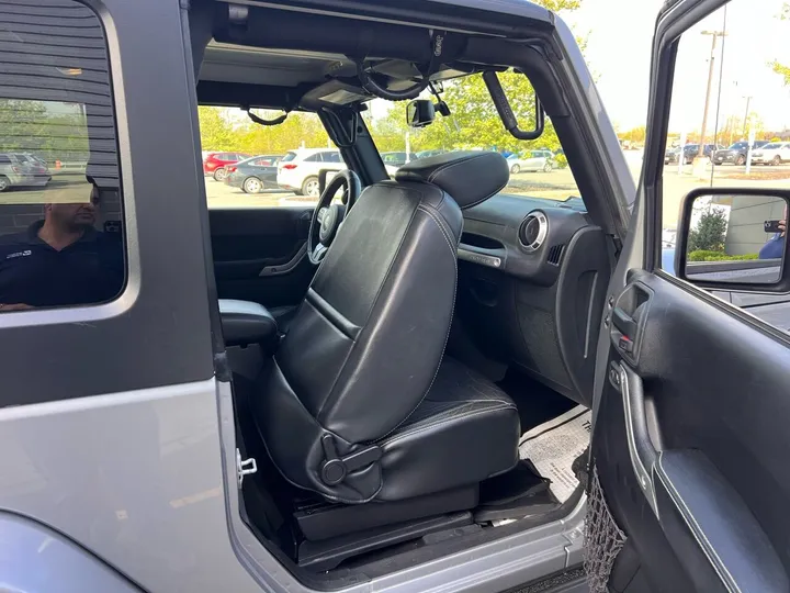 Silver, 2015 Jeep Wrangler Image 16