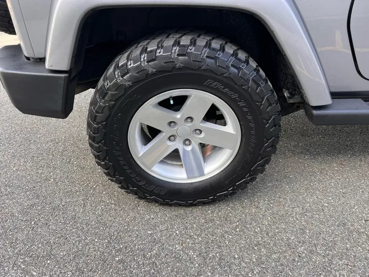 Silver, 2015 Jeep Wrangler Image 35