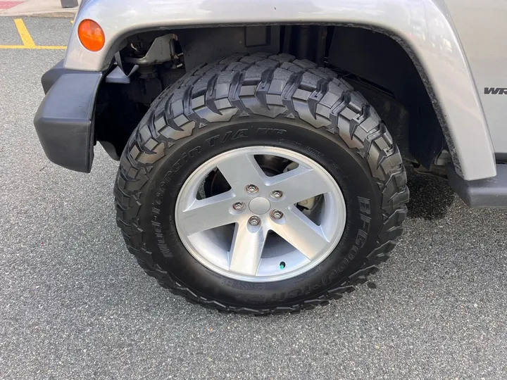 Silver, 2015 Jeep Wrangler Image 30