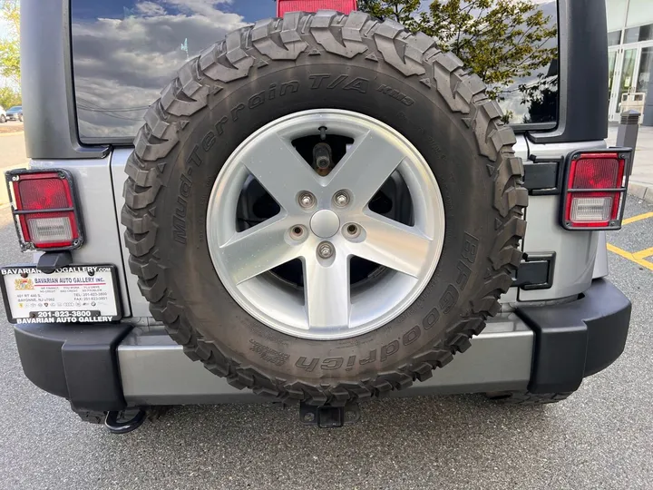 Silver, 2015 Jeep Wrangler Image 34