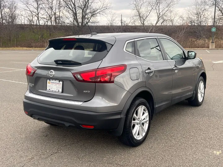 Gray, 2019 Nissan Rogue Sport Image 5