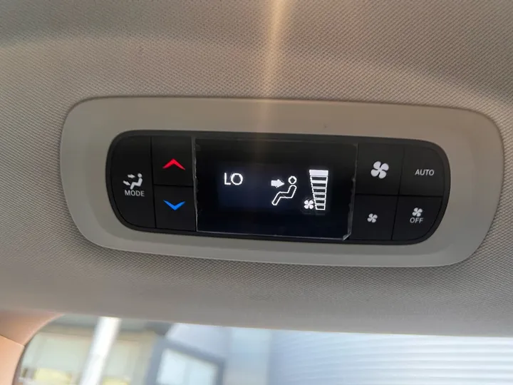 Blue, 2017 Chrysler Pacifica Image 26