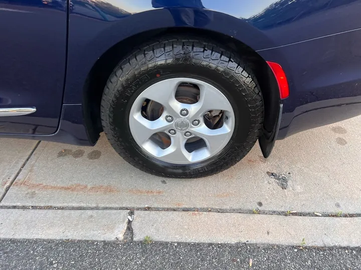 Blue, 2017 Chrysler Pacifica Image 47