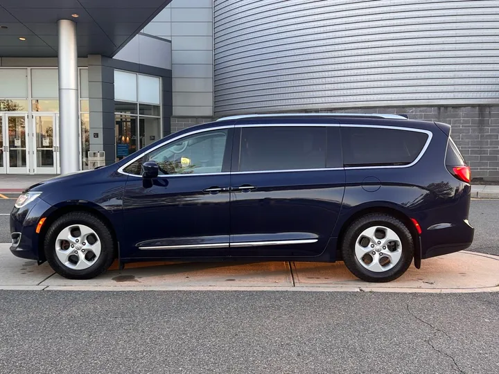 Blue, 2017 Chrysler Pacifica Image 3