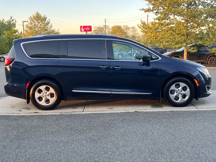 Blue, 2017 Chrysler Pacifica Image 6