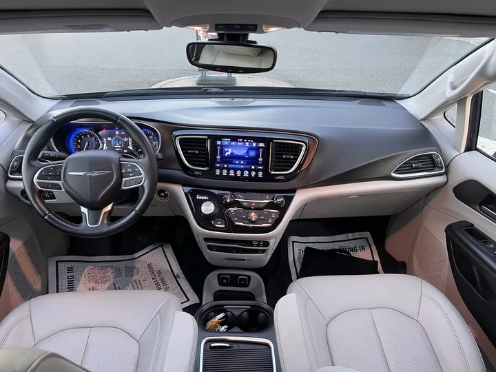 Blue, 2017 Chrysler Pacifica Image 30