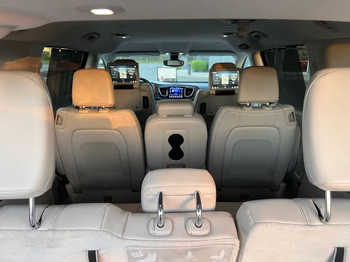 Blue, 2017 Chrysler Pacifica Image 18