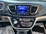 Blue, 2017 Chrysler Pacifica Thumnail Image 31