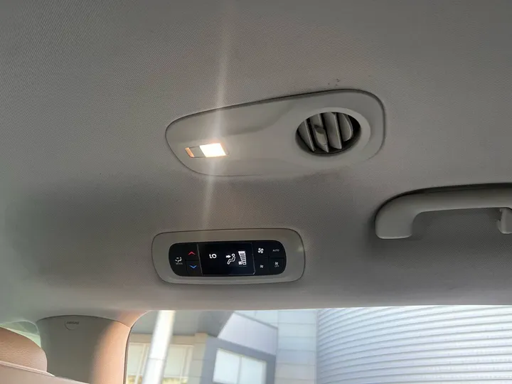 Blue, 2017 Chrysler Pacifica Image 43