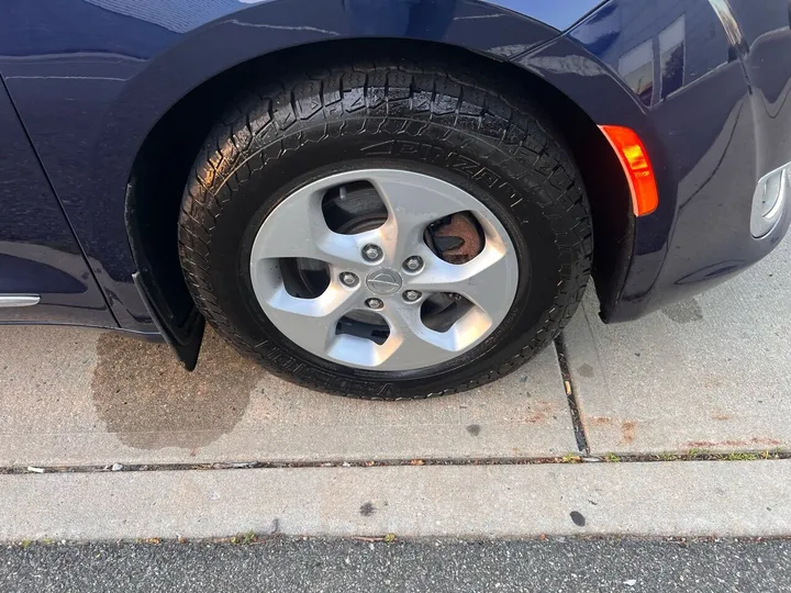 Blue, 2017 Chrysler Pacifica Image 49