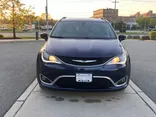 Blue, 2017 Chrysler Pacifica Thumnail Image 8