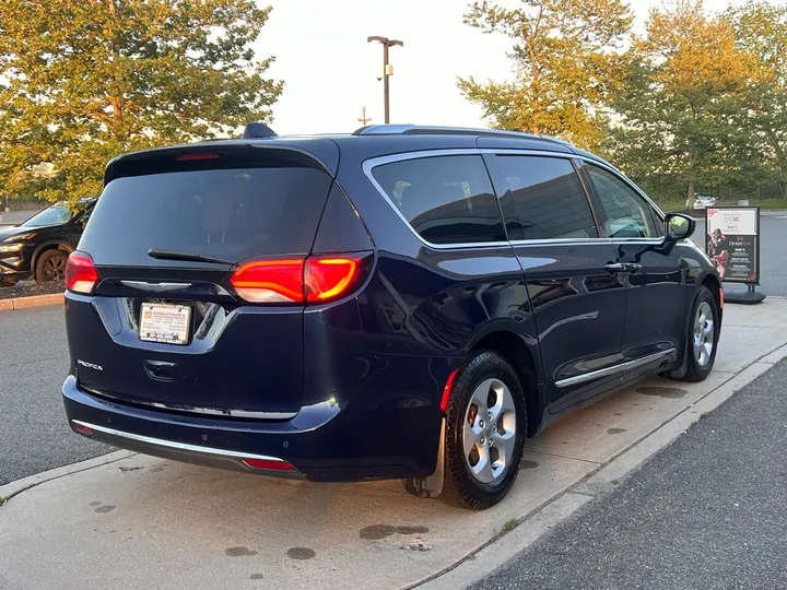 Blue, 2017 Chrysler Pacifica Image 5