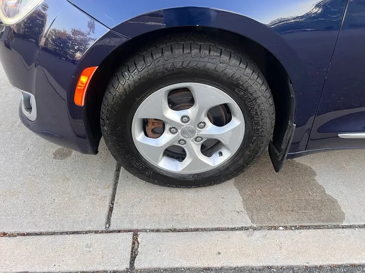 Blue, 2017 Chrysler Pacifica Image 46