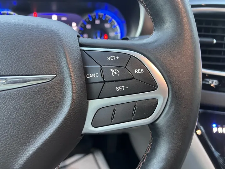 Blue, 2017 Chrysler Pacifica Image 36
