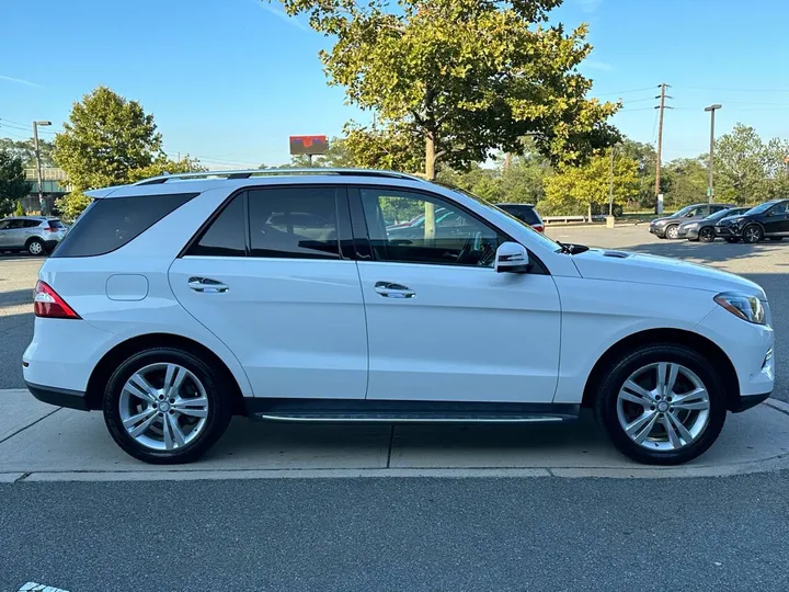 White, 2015 Mercedes-Benz M-Class Image 6