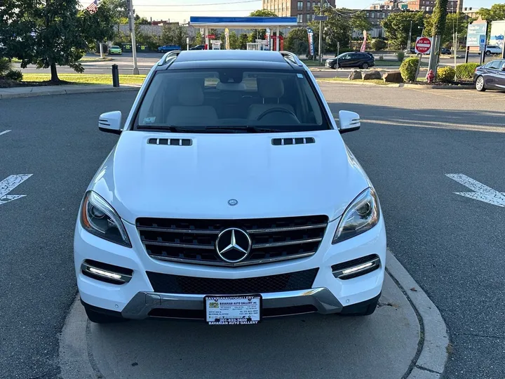 White, 2015 Mercedes-Benz M-Class Image 9