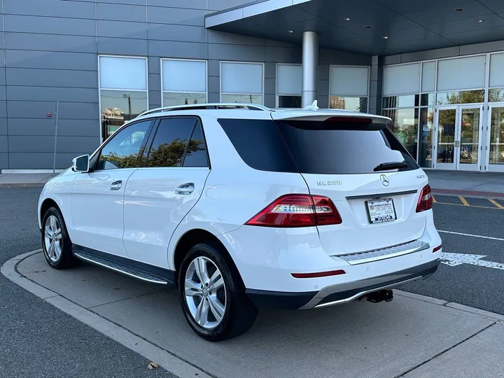 White, 2015 Mercedes-Benz M-Class Image 3